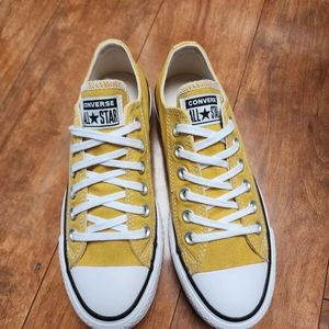 Platform yellow Converse NWOT (box)